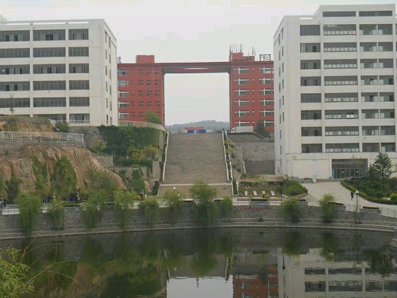 為什么選擇青島恒星科技學院？