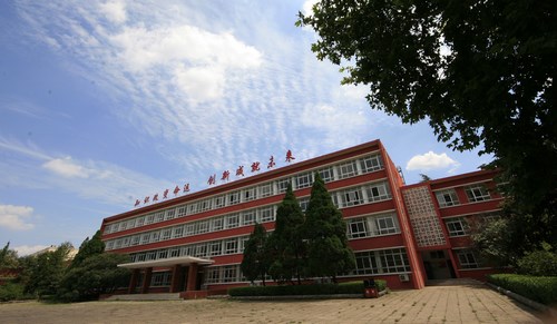 中國洛陽一拖技師學院現在還能報名嗎？